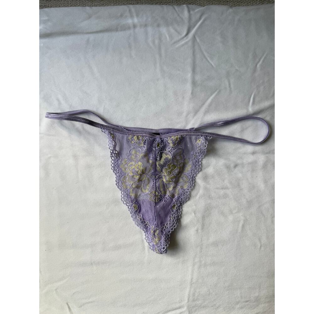 Vintage Daisy Fuentes Lavender Lace Thong Panty Size M Floral Sheer Lace